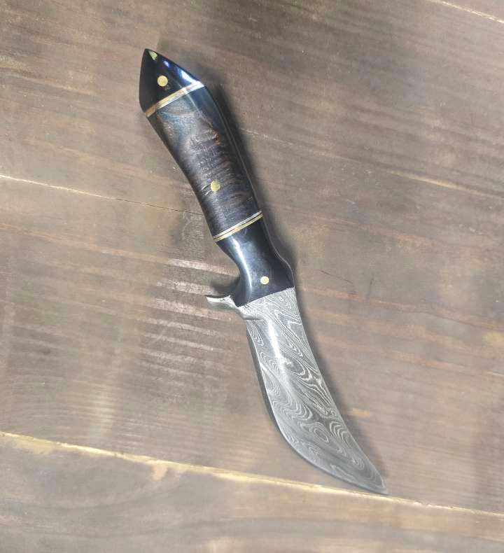 Handmade Alabama Damascus knife with cape buffalo horn and dyed stabilized redwood handle, brass inlays and brass and nickel dividers — full profile