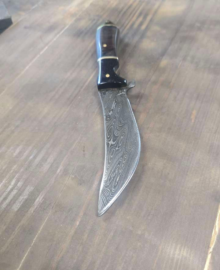 Handmade Alabama Damascus knife with cape buffalo horn and dyed stabilized redwood handle, brass inlays and brass and nickel dividers — blade and handle view