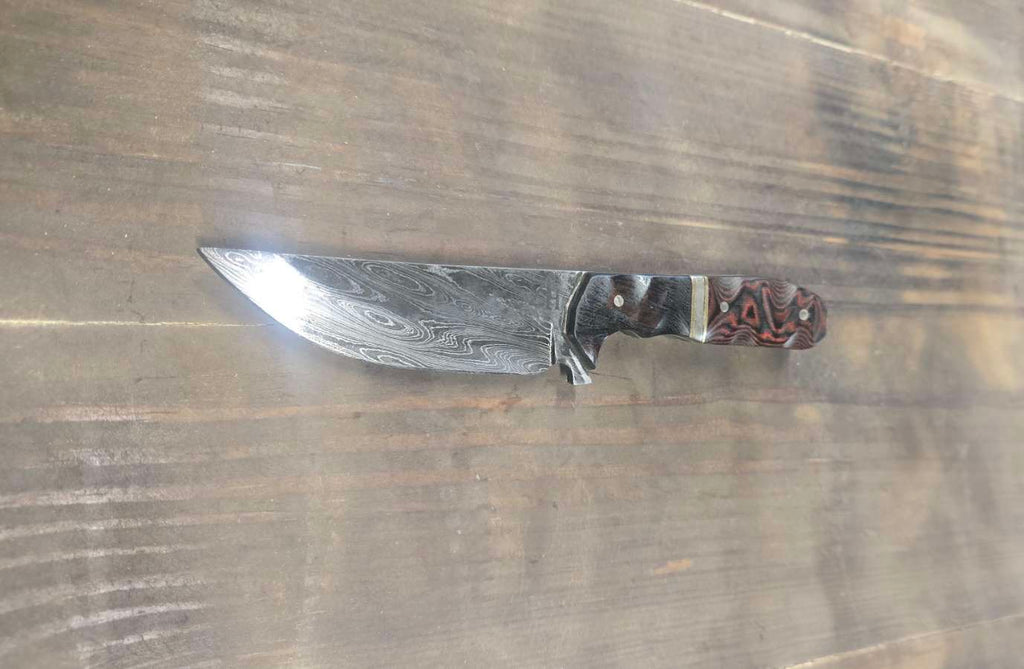Alabama Damascus knife with desert ironwood and red linen Micarta handle, brass and nickel dividers and white G10 inlay — opposite side